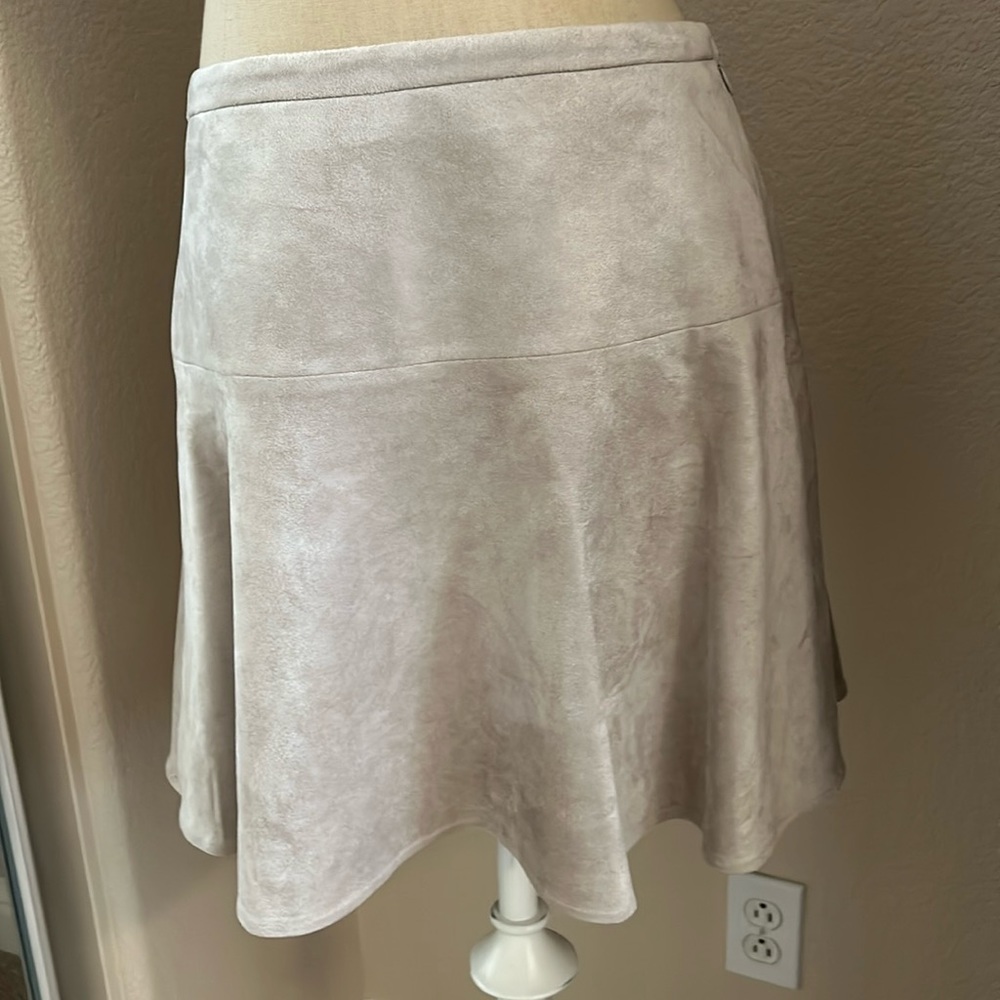 BCBG Women’s Ultra Suede Mini Skirt Size Small